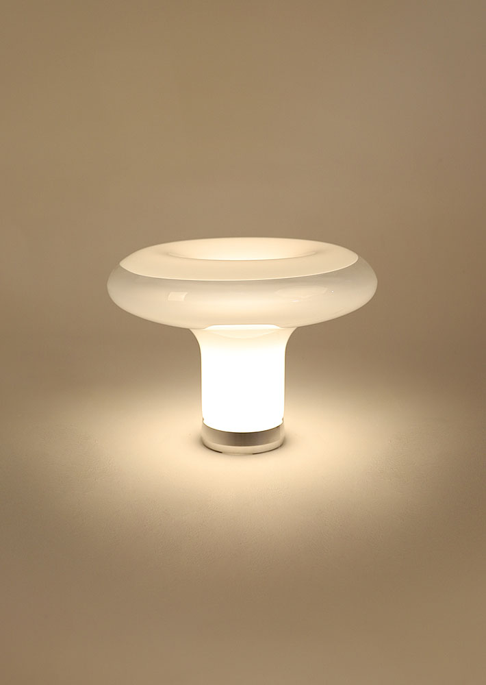 100105. LESBO TABLE LAMP