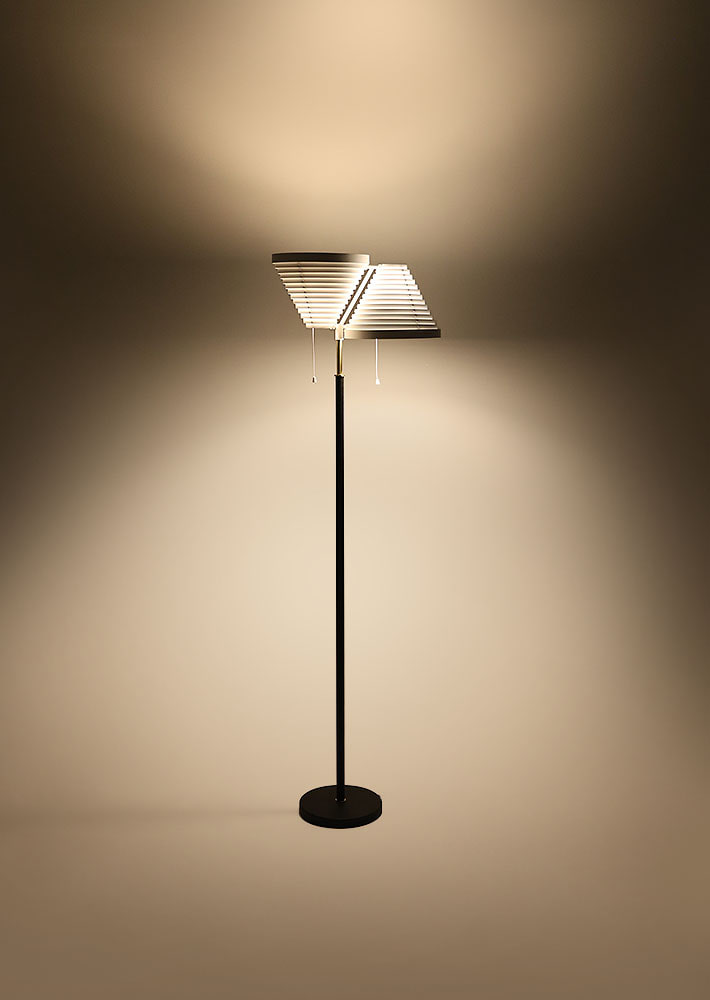 100161. Original Artek Floor Lamp A810