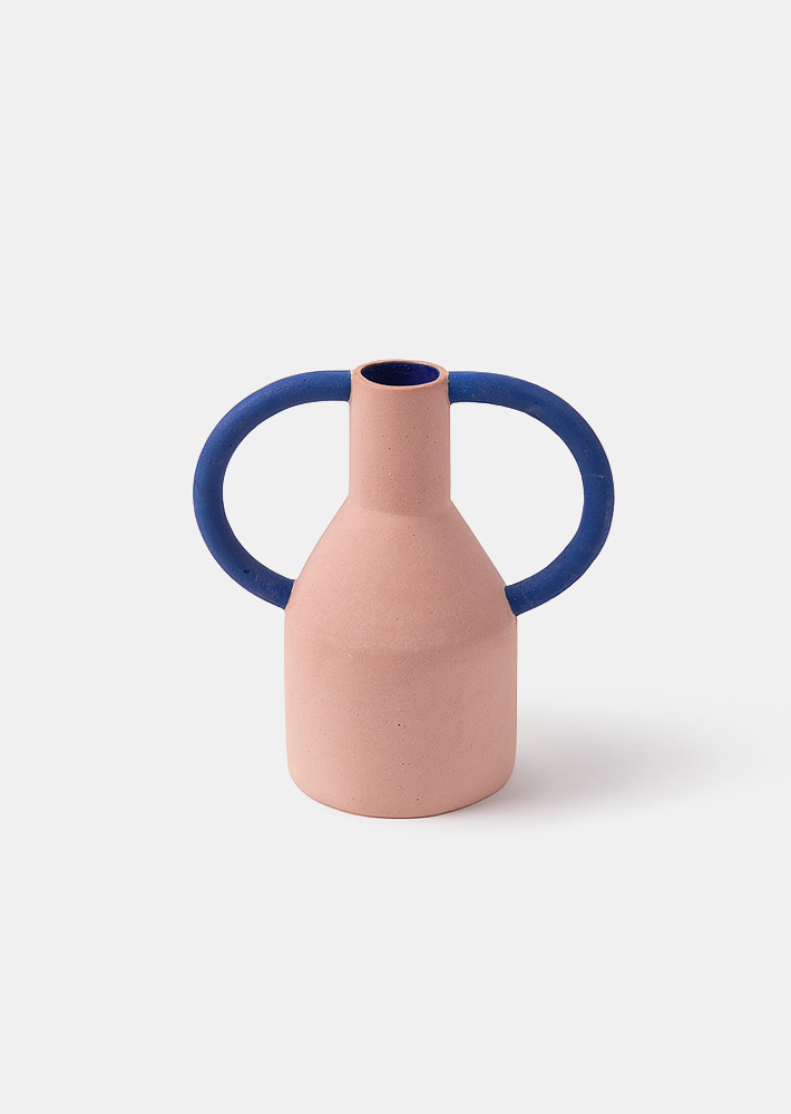 100254. blue handle vase in pink