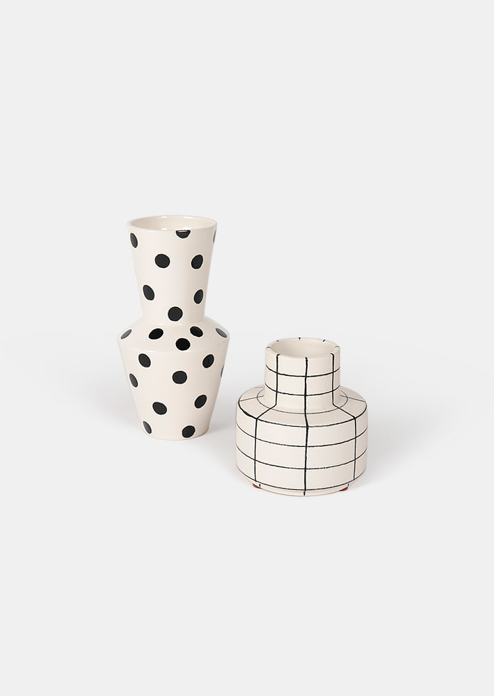 100269. black square &amp; dot vase set