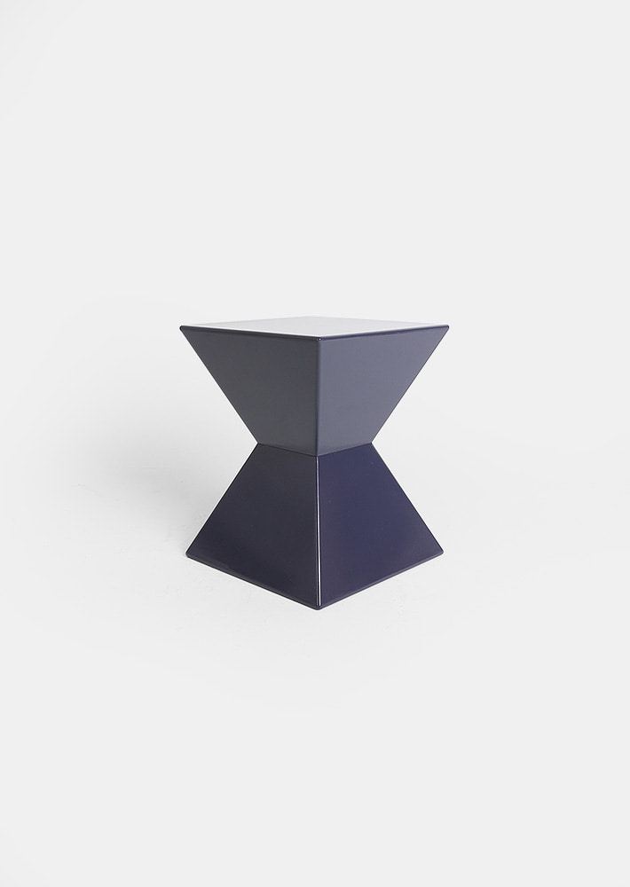100080. Parallel Shape Side Table_Navy